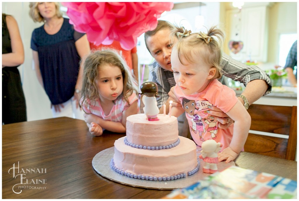 della blows out her birthday candles with a little help from a friend