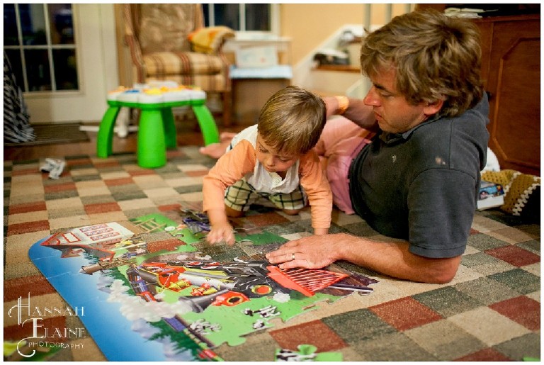 dad and toddler doing a puzzle on the living room floor
