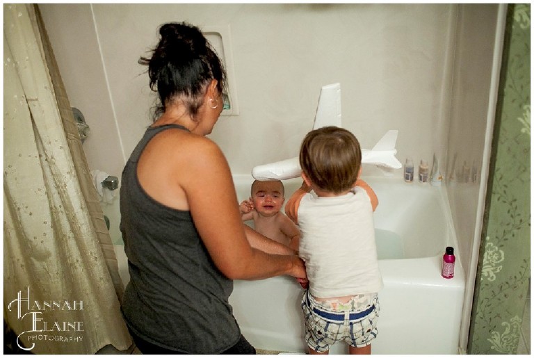 family bathtime, don't forget the airplanes