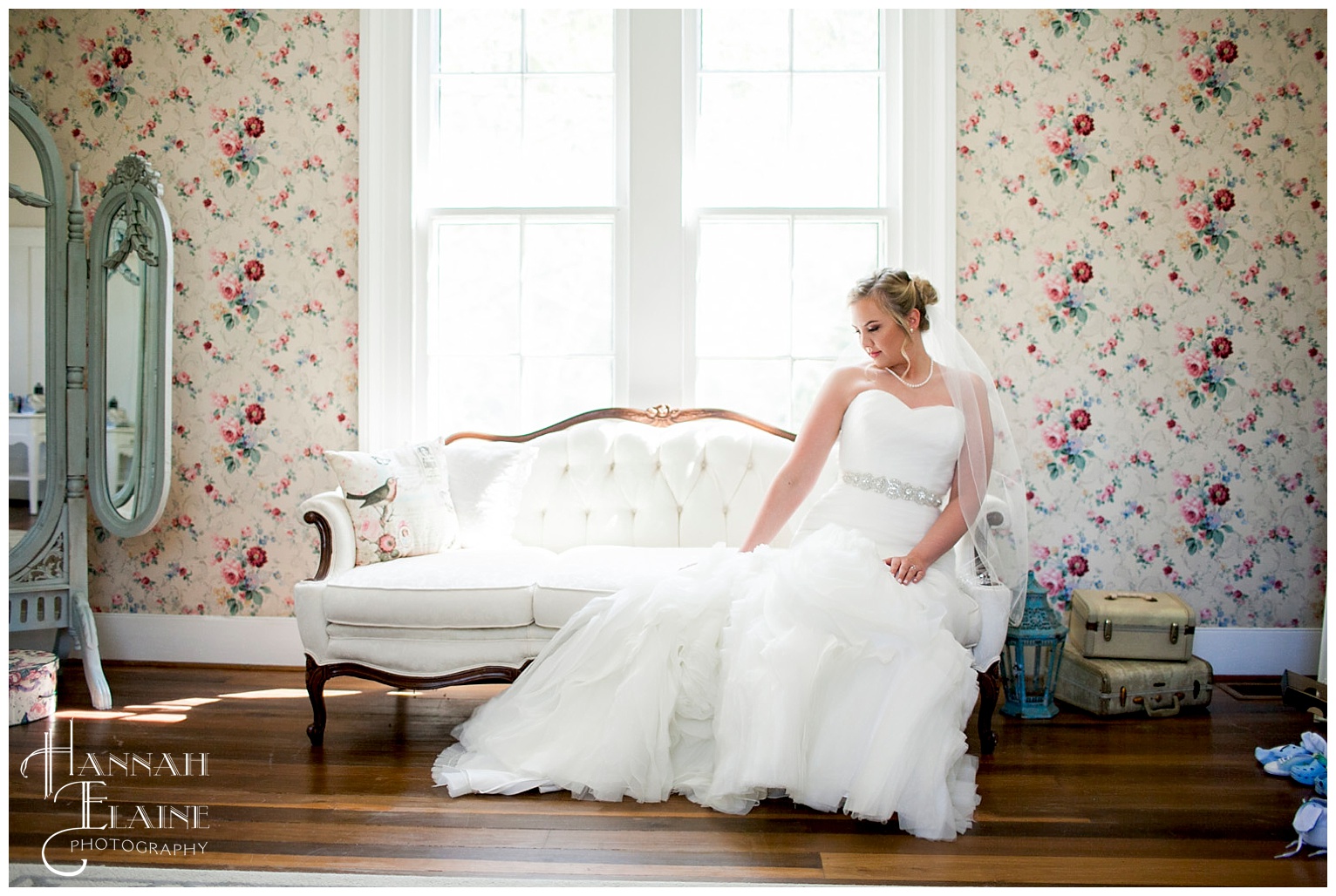 vintage couch bridal portrait